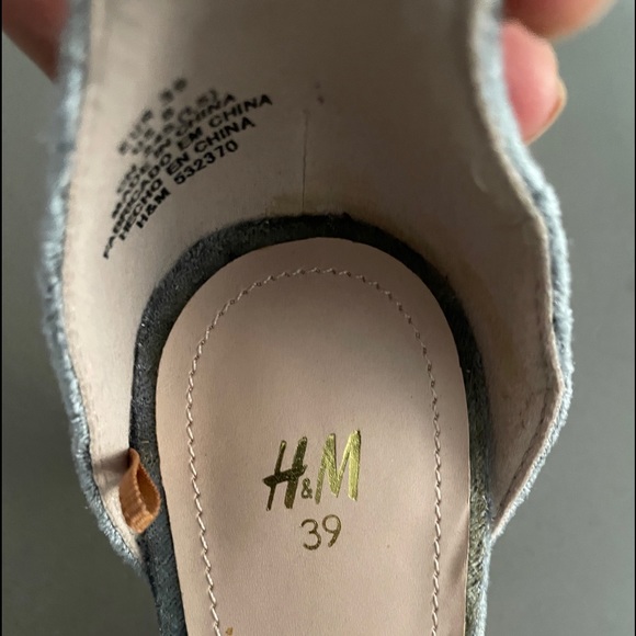 H&M crushed velvet ankle strap heels 39 runs small - Picture 4 of 15